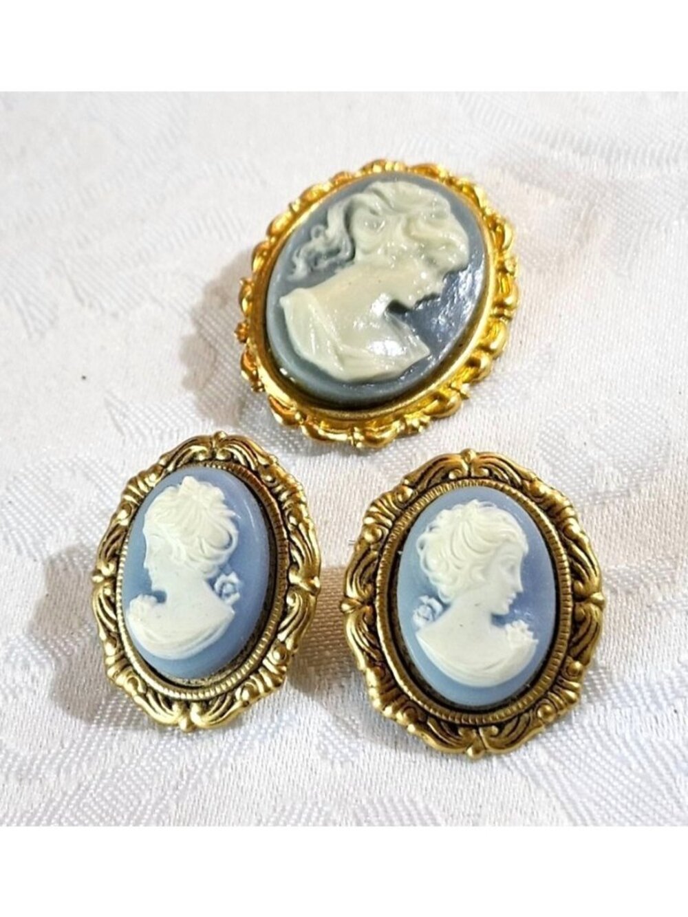 Vintage Gold-Tone Blue & White Cameo Pin And Pierced Earring Set